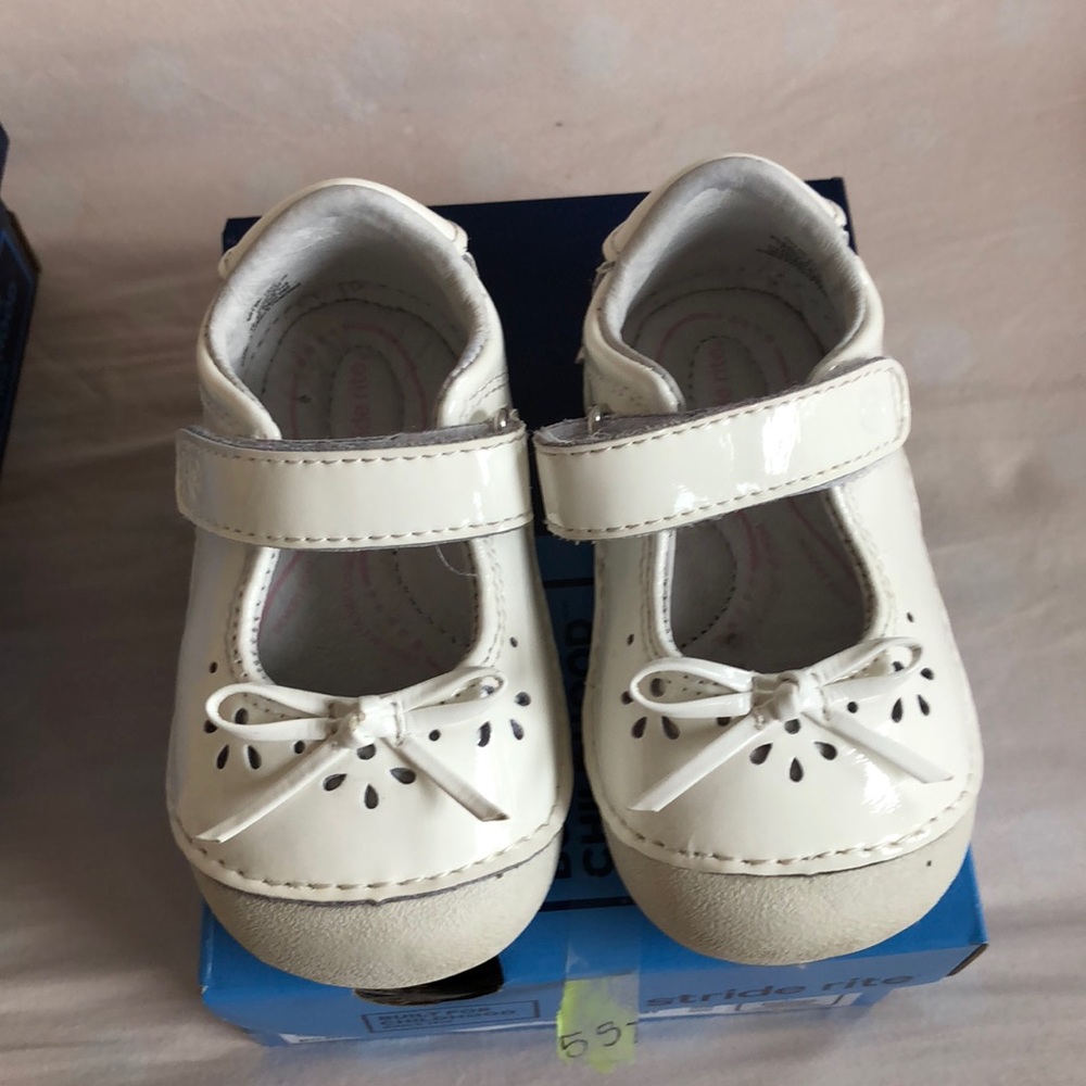 Stride rite Mary Janes white patent size 4.5
